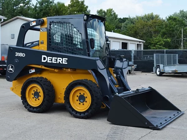 Аренда мини-погрузчика John Deere 318D