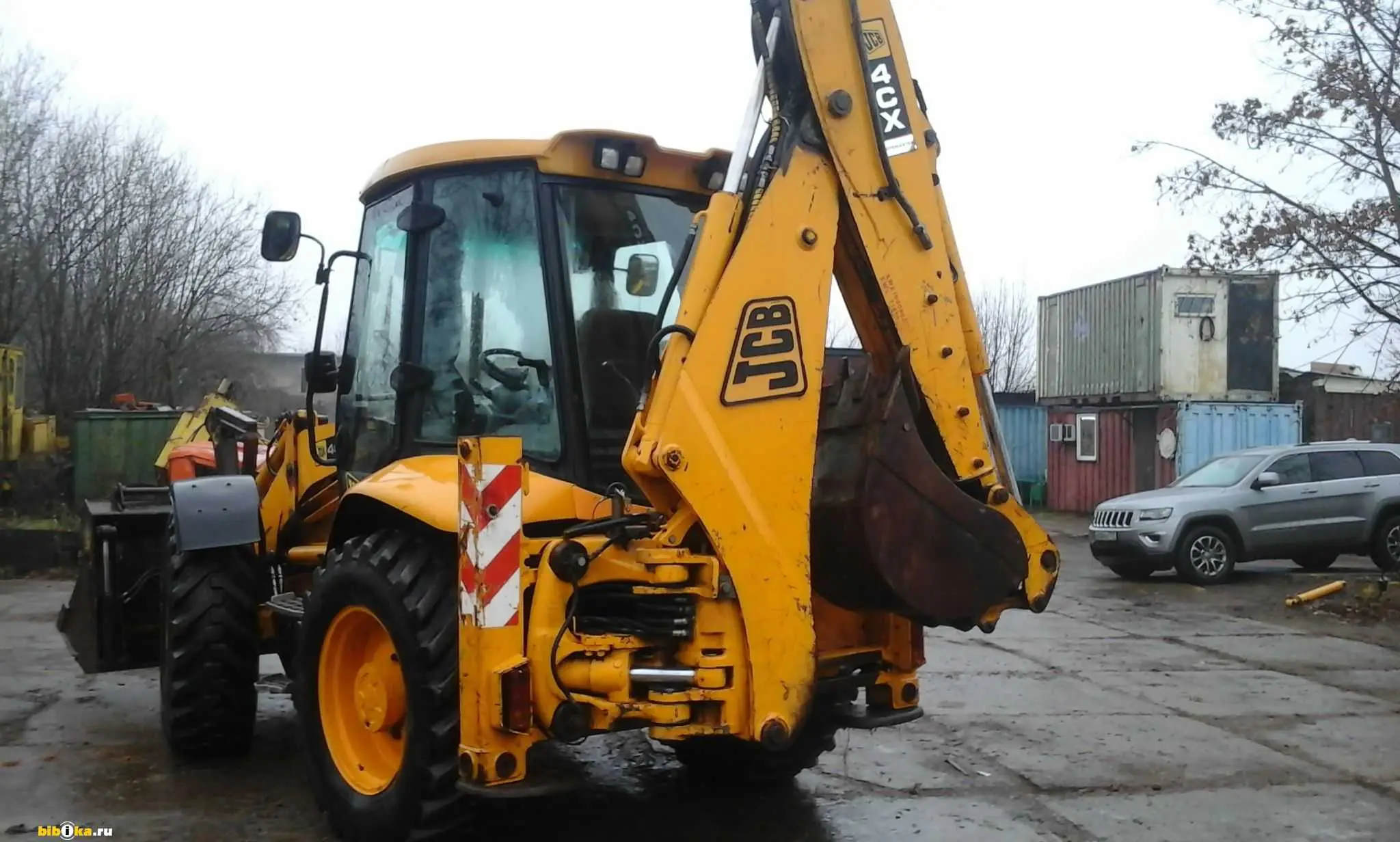 Аренда экскаватора-погрузчика JCB узкий ковш, гидромолот