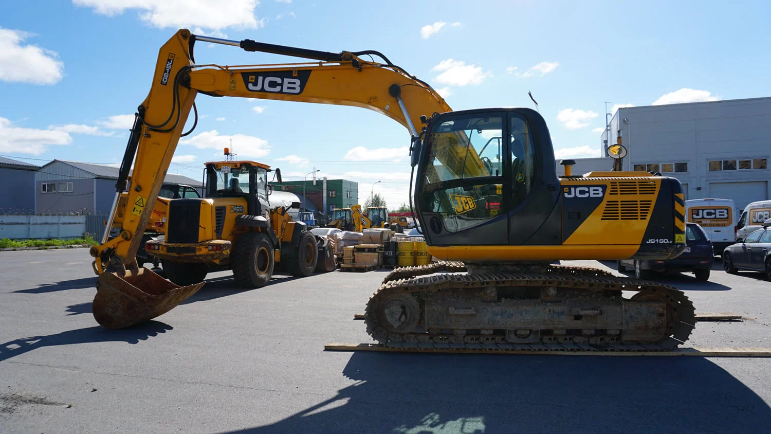 Аренда гусеничного экскаватора JCB JS160